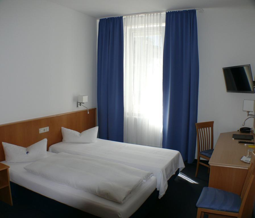 Hotel Garni - Haus Gemmer كوبورغ الغرفة الصورة